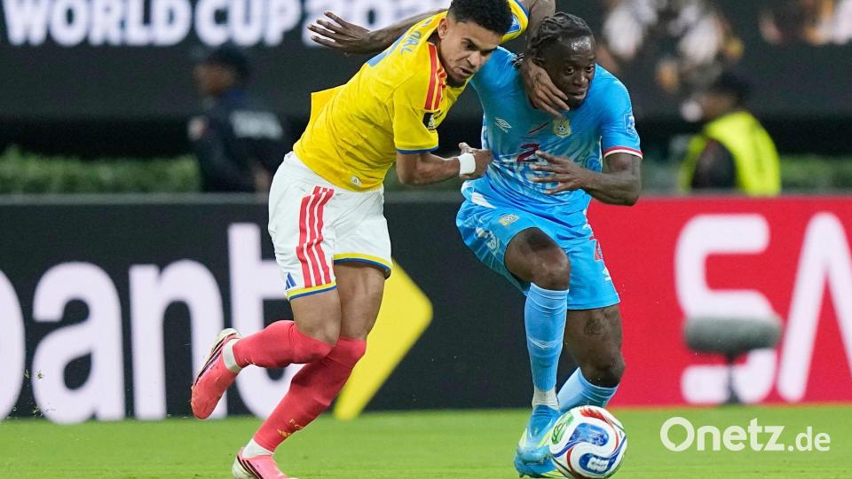 Bayern-Profi Díaz (links) traf zwar nicht selbst, jubelte aber über den Sieg Kolumbiens bei der WM. Bild: Fernando Llano/AP/dpa