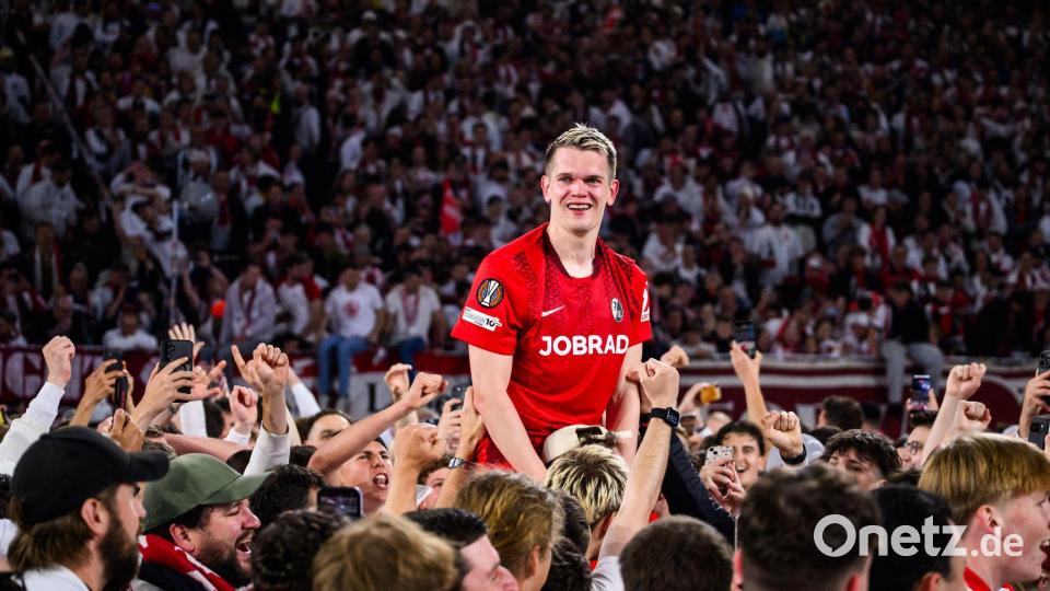 Ein Platzsturm mit Folgen: Die UEFA hat den Club dafür bestraft. (Archivbild) Bild: Tom Weller/dpa