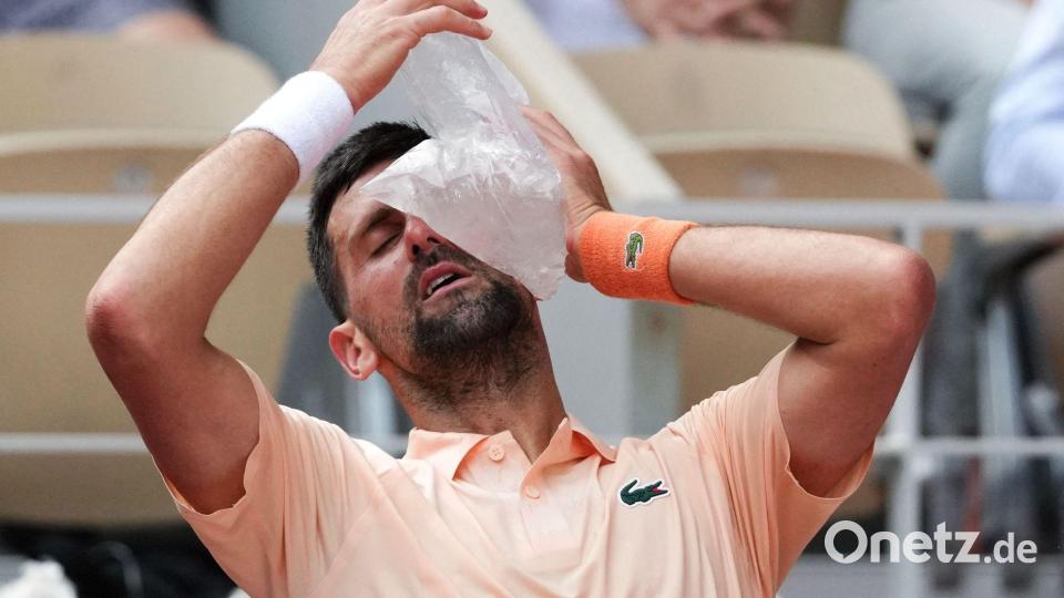 Auch Profisportler haben mit der Hitze zu kämpfen: Tennis-Star Novak Djokovic. Bild: Dimitar Dilkoff/AFP/dpa