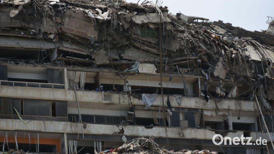 Mindestens 250 Gebäude sind eingestürzt oder wurden beschädigt. Bild: Jonathan Lanza/AP/dpa