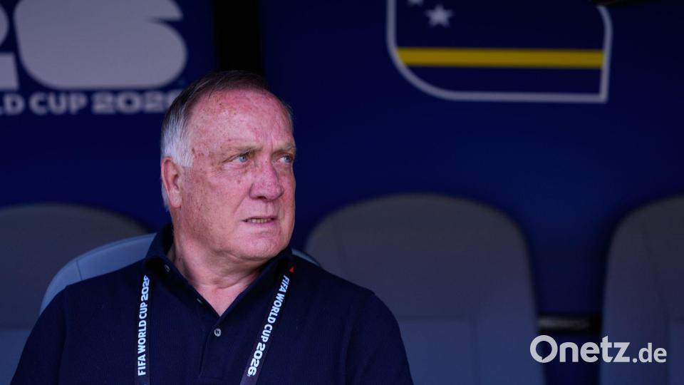 Dick Advocaat ließ zuletzt seine Zukunft nach dieser WM offen. Bild: Petr David Josek/AP/dpa