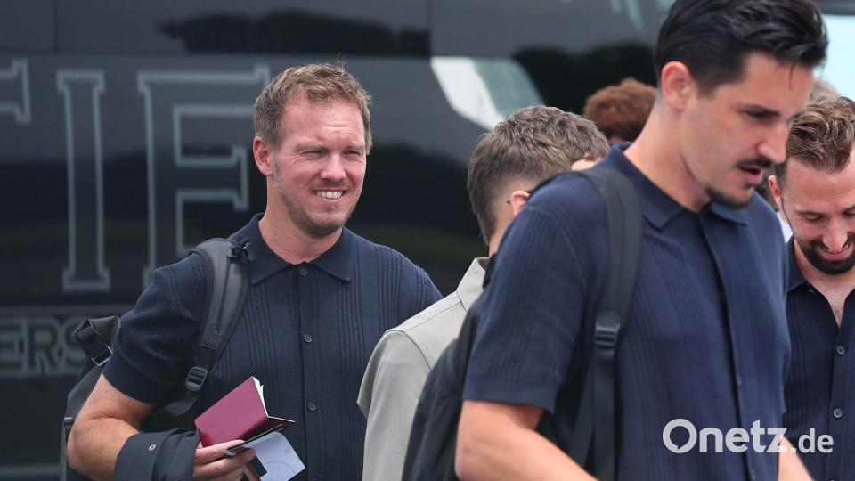 Für die DFB-Elf und ihren Bundestrainer stehen einige Reisetage an. Bild: Christian Charisius/dpa