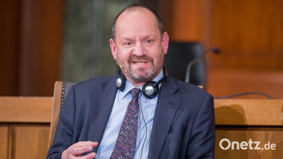 Erhält den Friedenspreis des Deutschen Buchhandels: der französisch-britische Jurist und Autor Philippe Sands. Bild: Daniel Karmann/dpa-Pool/dpa