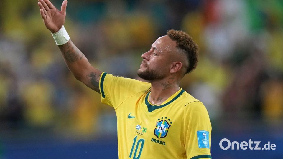 Neymar jubelt nach Brasiliens Sieg gegen Schottland. Bild: Lynne Sladky/AP/dpa