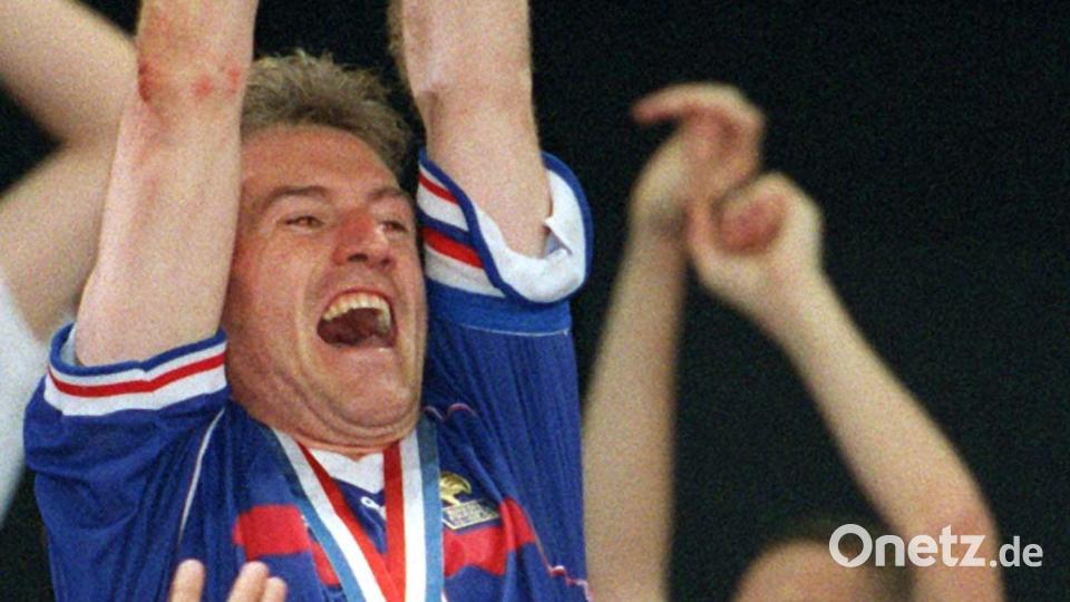 Didier Deschamps krönte sich mit Frankreich 1998 durch ein 3:0 gegen Brasilien zum Weltmeister (Archivbild) Bild: Achim Scheidemann/dpa