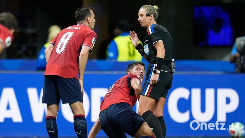 Tori Penso leitete das Spiel zwischen Tschechien und Südafrika. (Archivbild) Bild: Mike Stewart/AP/dpa
