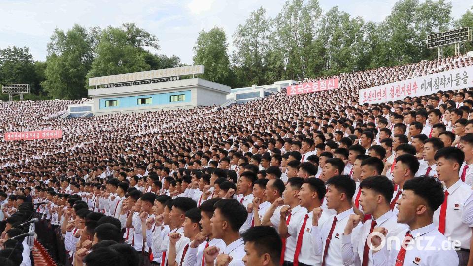 Jugendliche in Nordkorea Bild: Cha Song Ho/AP/dpa