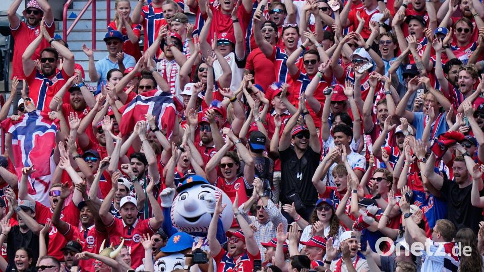Die Tribünen sind in norwegischer Hand. Bild: Frank Franklin II/AP/dpa