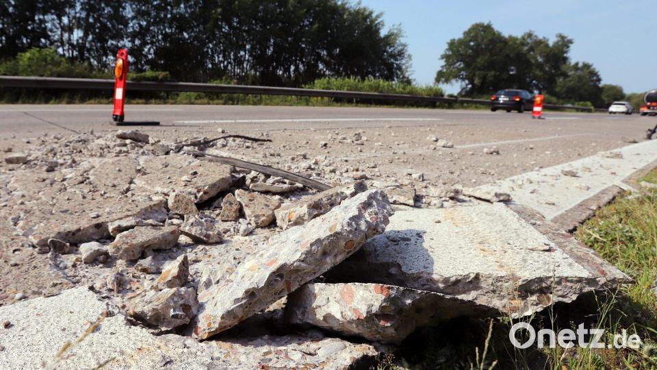 Hitzeschäden haben der A93 schwer zugesetzt. Der linke Fahrstreifen der A93 zwischen Weiden-Süd und Luhe-Wildenau in Richtung Regensburg muss voraussichtlich bis 30. Juni gesperrt werden. Symbolbild: Christian Butt