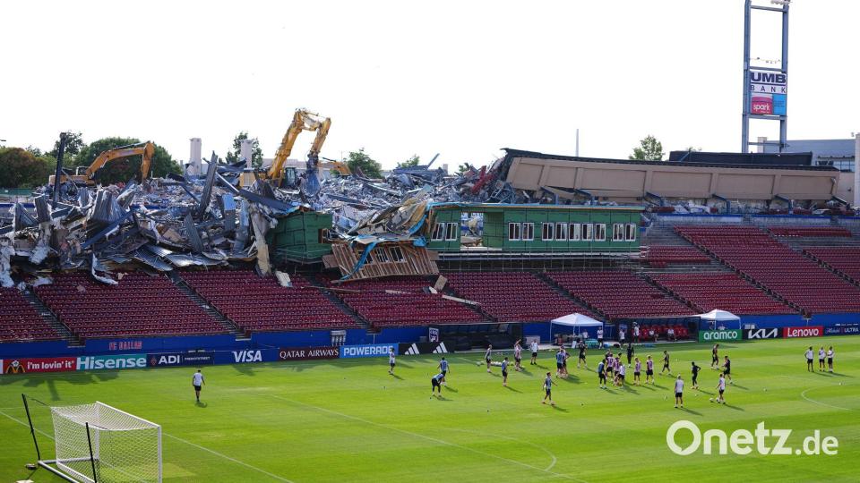 Eine Tribüne war bei Renovierungsarbeiten zusammengekracht. Bild: Julio Cortez/AP/dpa