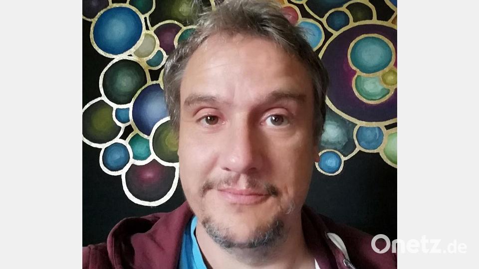 Der Künstler Rudolf Schoepke ist der Initiator des Aphorismen-Wettbewerbs in Tirschenreuth. Bild: Interliving Gleißner