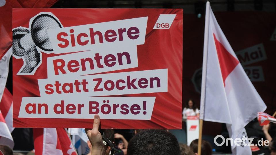 Viele Menschen sorgen sich davor, an der Börse Geld zu verlieren. (Archivbild) Bild: Sebastian Willnow/dpa