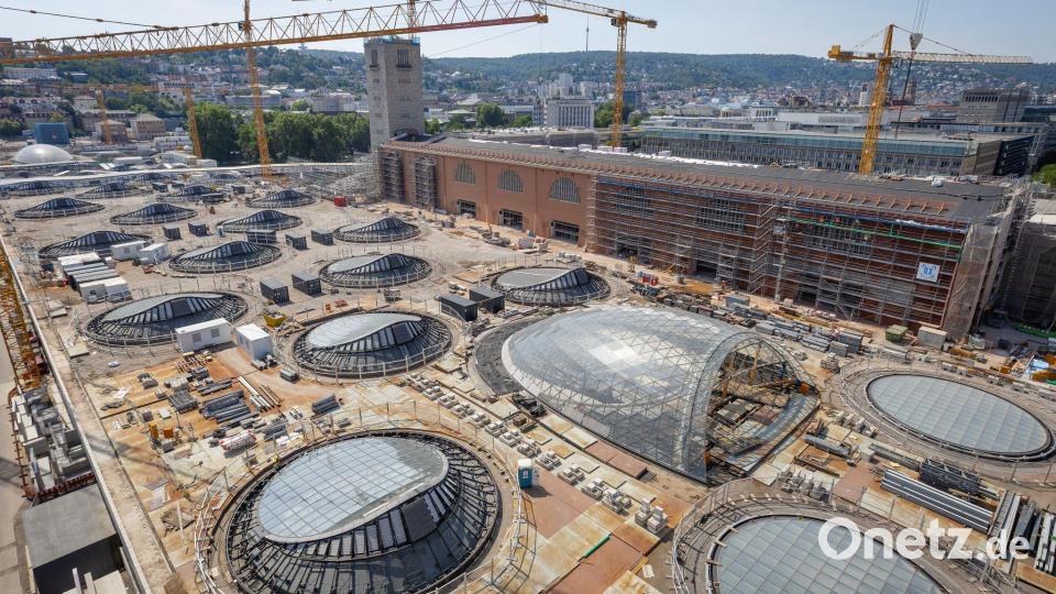 Wird nicht nur später fertig, sondern auch teurer: der neue Stuttgarter Hauptbahnhof. Bild: Christoph Schmidt/dpa