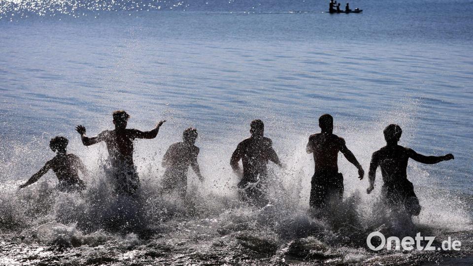 Die frühe Sommerhitze lockt viele Menschen ans Wasser, manchmal mit dramatischen Folgen. (Symbolbild) Bild: Karl-Josef Hildenbrand/dpa