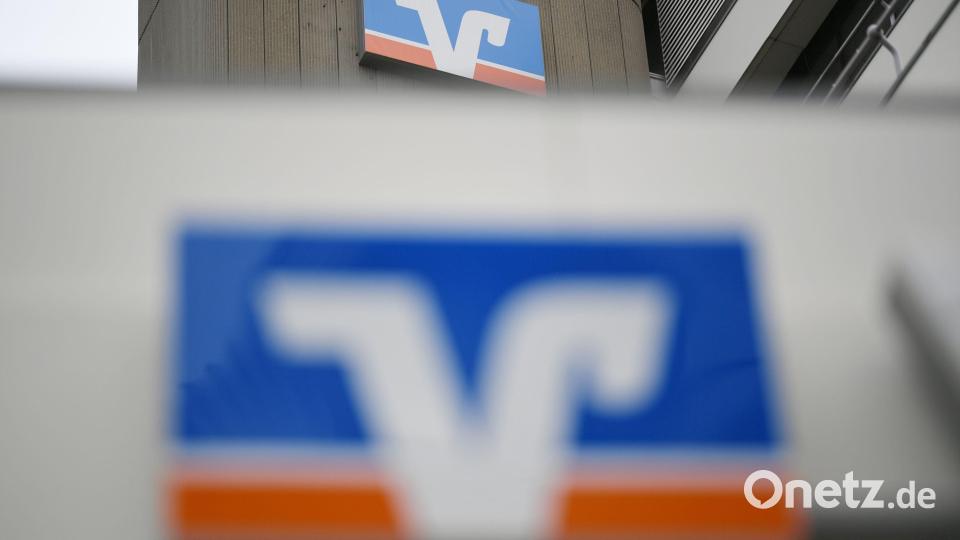 Die Raiffeisenbank Oberpfalz Nordwest steigerte ihre Bilanzsumme im Jahr 2025. Symbolbild: Patrick Seeger/dpa