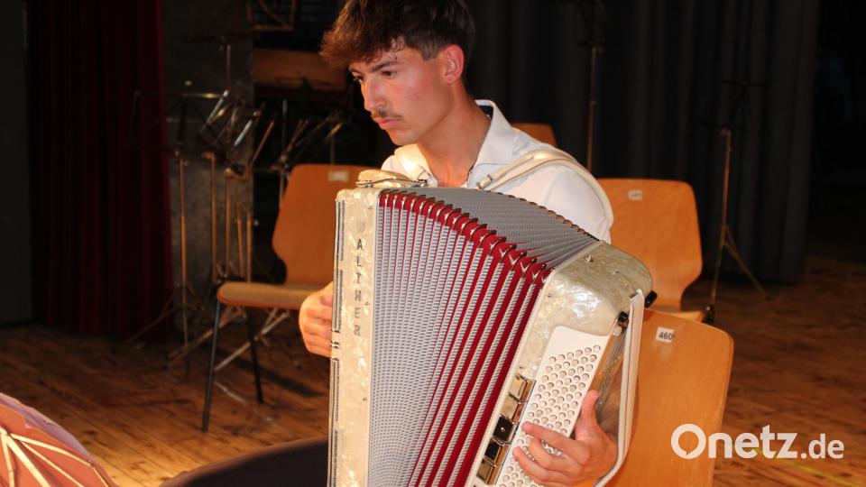 Ein Virtuose am Akkordeon: Simeon Franz. Bild: Konrad Rosner