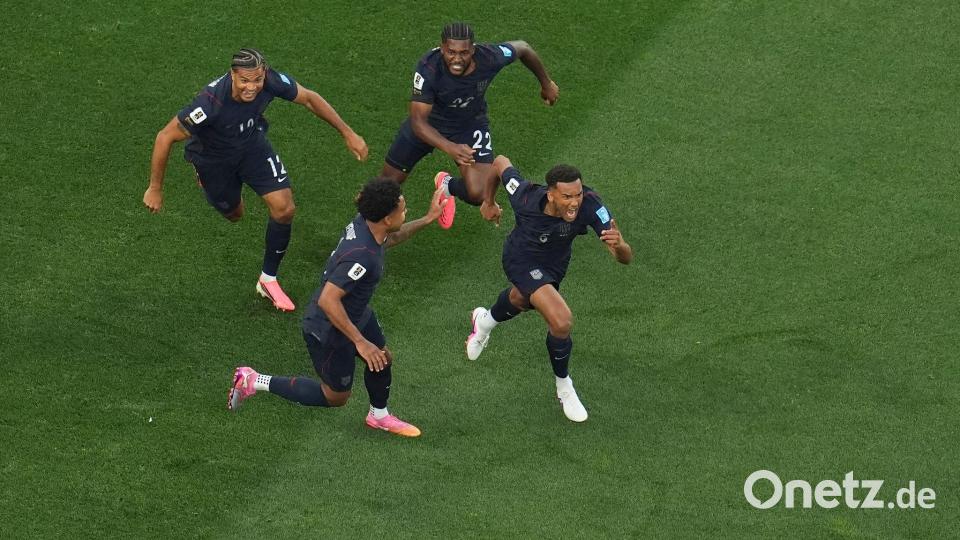 Trusty (rechts) traf schon nach drei Minuten zum 1:0 für die USA. Bild: Marcio J. Sanchez/AP/dpa