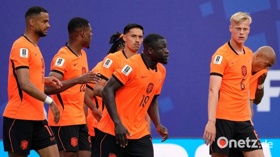 Früher Jubel: Hollands Fußballer legten gegen Tunesien schnell zwei Tore vor. Bild: Charlie Riedel/AP/dpa
