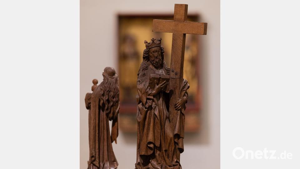 Der Heiligen Wilgefortis wuchs durch göttliches Eingreifen ein Vollbart, wodurch sie einer Zwangsverheiratung entging. Allerdings wurde sie daraufhin von ihrem wütenden Vater gekreuzigt. Bild: Rolf Vennenbernd/dpa