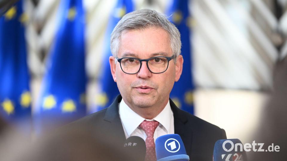 EU-Migrationskommissar Magnus Brunner verkündete Details des Vorschlags in Brüssel. (Archivbild) Bild: Markus Lenhardt/dpa