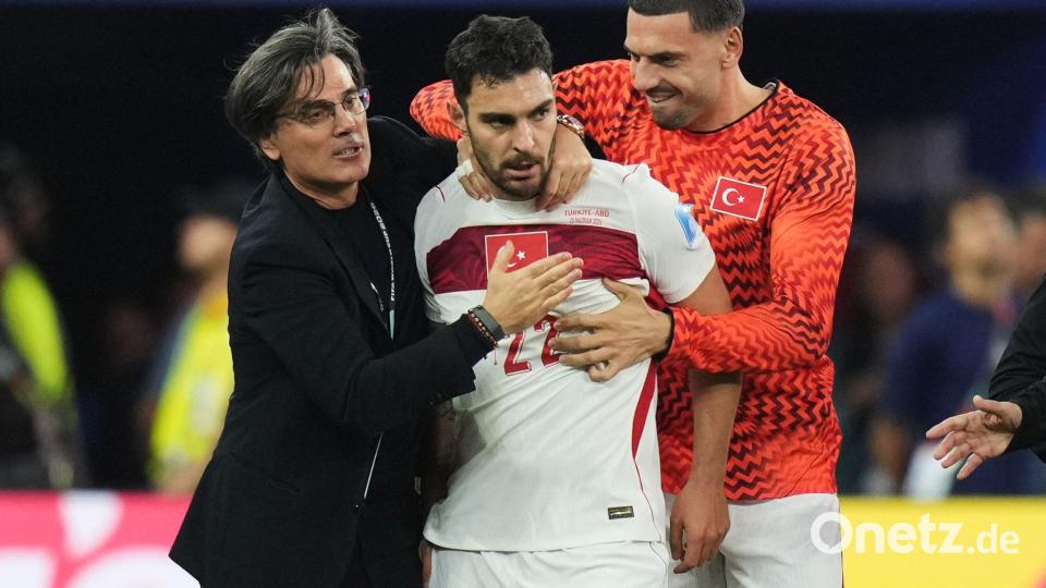 Trainer Montella durfte dank Torschütze Ayhan (Mitte) einen Sieg der Türkei bejubeln. Bild: Andre Penner/AP/dpa