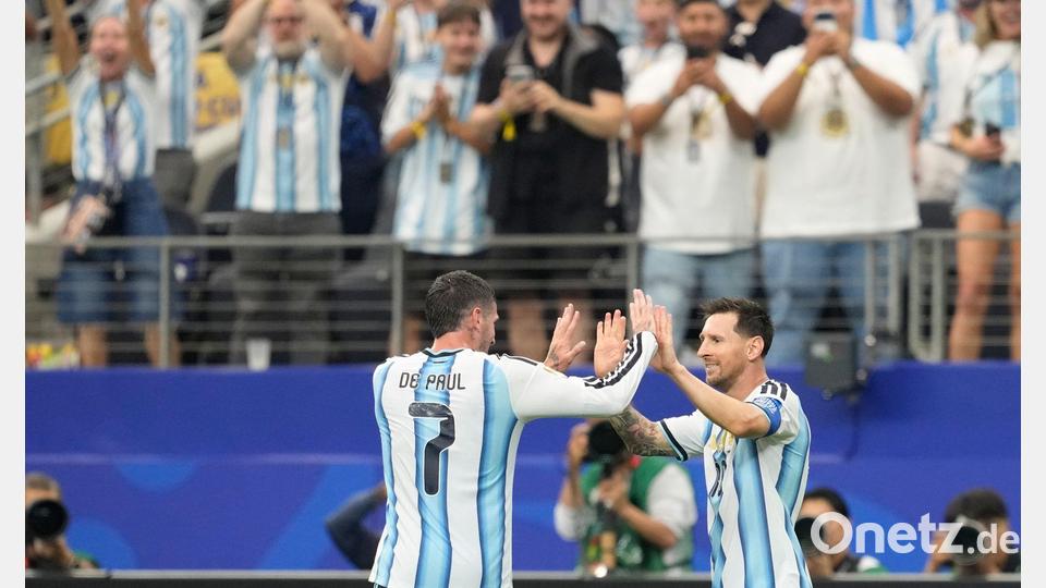 Messis Beine: Rogrigo de Paul. Bild: Tony Gutierrez/AP/dpa