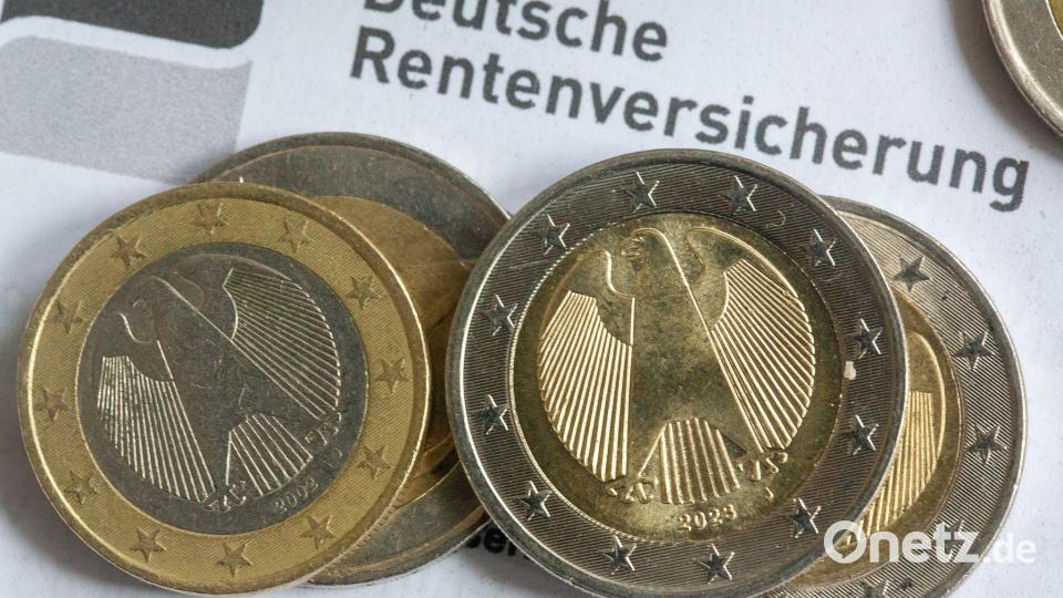 Rentnerinnen und Rentner bekommen höhere Bezüge. (Symbolbild) Bild: Fernando Gutierrez-Juarez/dpa