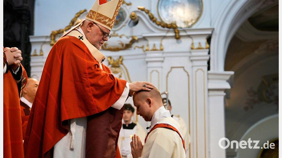 In den bayerischen Diözesen gibt es in diesem Jahr insgesamt elf neue Priester. Bild: Uwe Lein/dpa