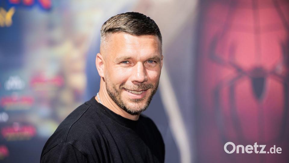 Lukas Podolski äußert sich zur deutschen WM-Niederlage gegen Ecuador. (Archivbild) Bild: Christoph Soeder/dpa
