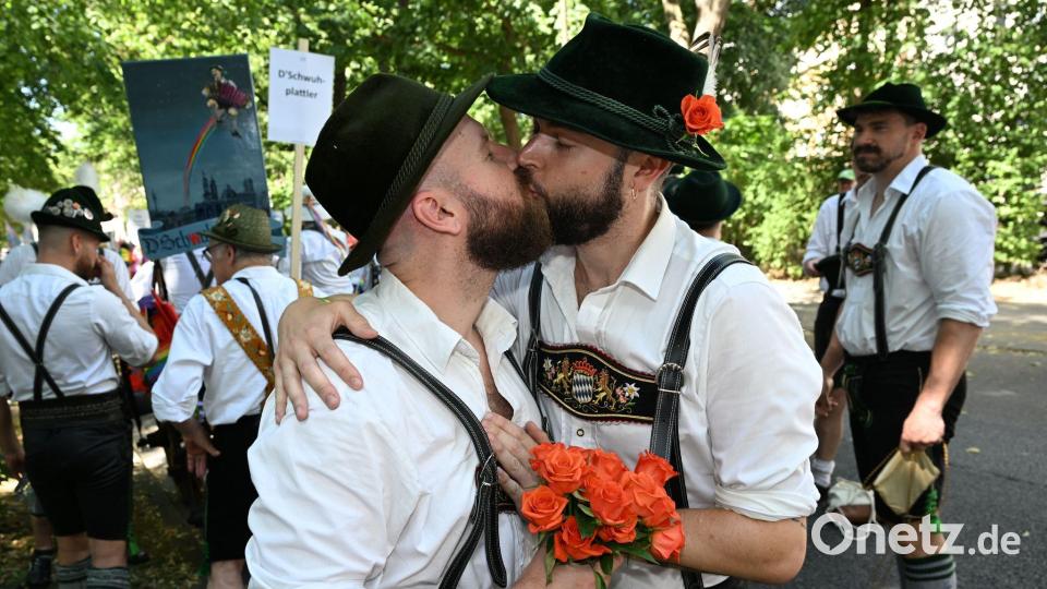 Mit dem CSD will die LGBTQ+-Gemeinschaft für ihre Rechte eintreten. Bild: Felix Hörhager/dpa