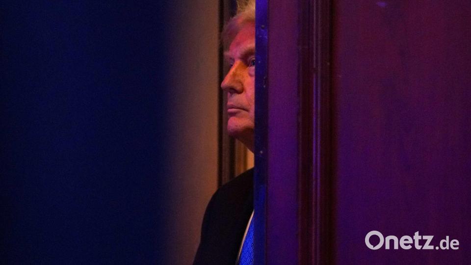US-Präsident Donald Trump wartet hinter den Kulissen der Politikkonferenz der „Faith &amp; Freedom Coalition“ im Washington Hilton. Bild: Julia Demaree Nikhinson/AP/dpa