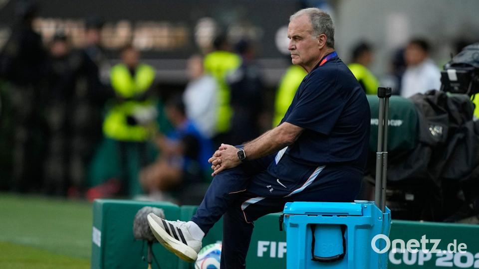 Die Tage von Marcelo Bielsa als Trainer von Uruguay dürften gezählt sein. Bild: Natacha Pisarenko/AP/dpa