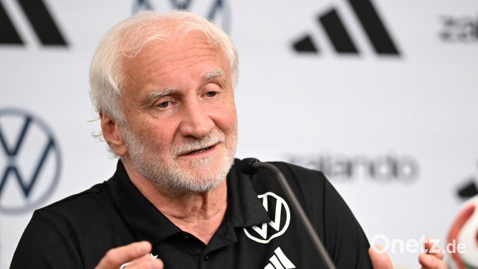 Voller Fokus auf Paraguay: Rudi Völler. Bild: Federico Gambarini/dpa