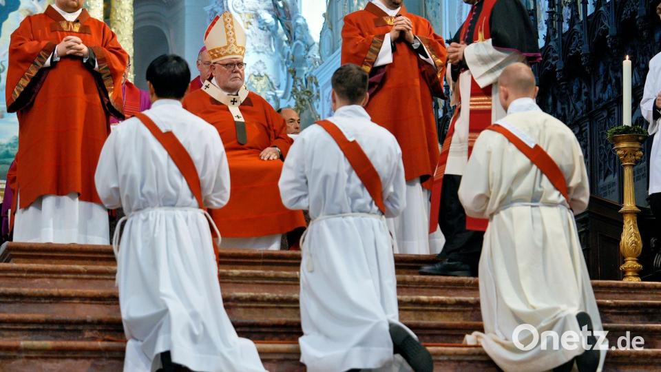 In einem feierlichen Gottesdienst spendete Marx die Weihe, die in der katholischen Kirche von hoher Bedeutung ist. Bild: Uwe Lein/dpa