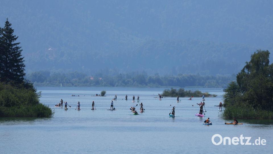 Abkühlung gibt es zurzeit nur an Badeseen und im Freibad. Bild: Karl-Josef Hildenbrand/dpa