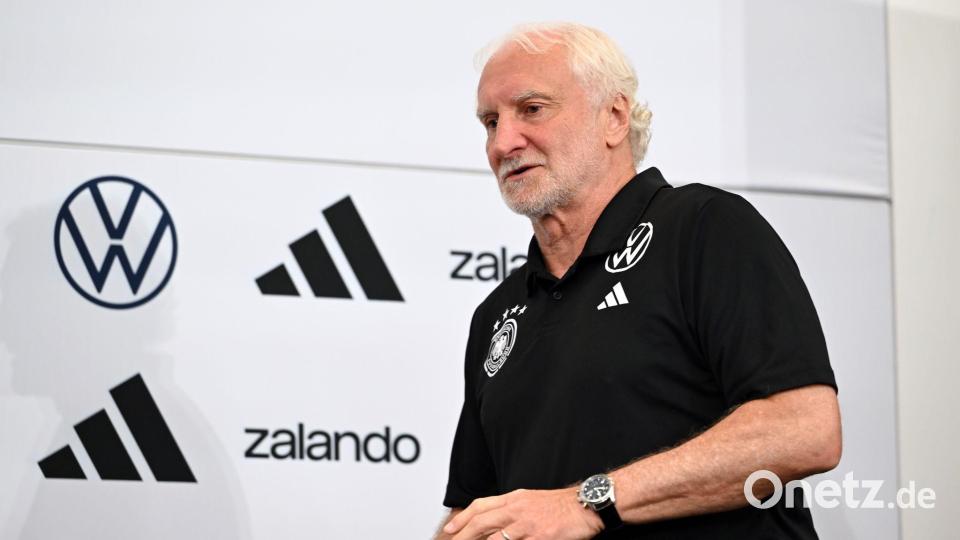 Rudi Völler ist bei der WM als Mutmacher für die DFB-Elf gefordert. Bild: Federico Gambarini/dpa
