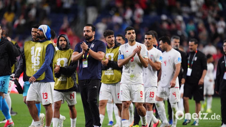 Die iranischen Spieler wissen noch nicht, ob sie bei der WM weiter dabei sind. Bild: Manu Fernandez/AP/dpa