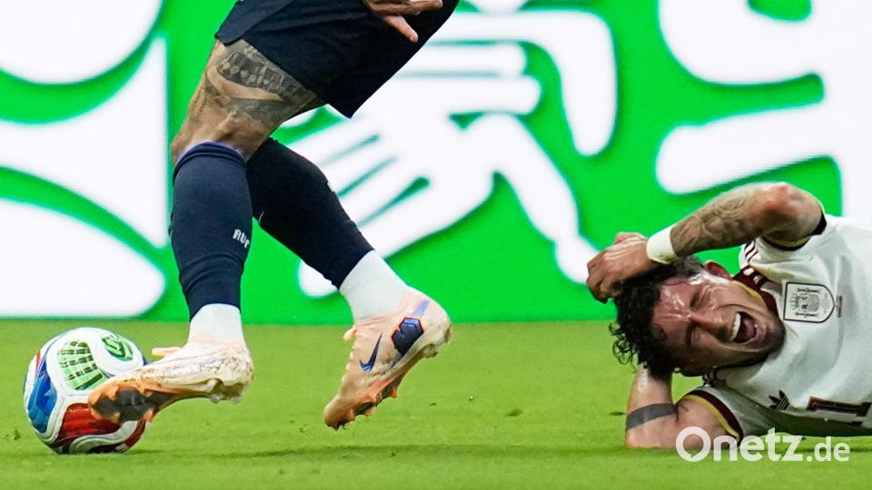 Yeremy Pino (r) droht sogar das WM-Aus. Bild: Ricardo Mazalan/AP/dpa
