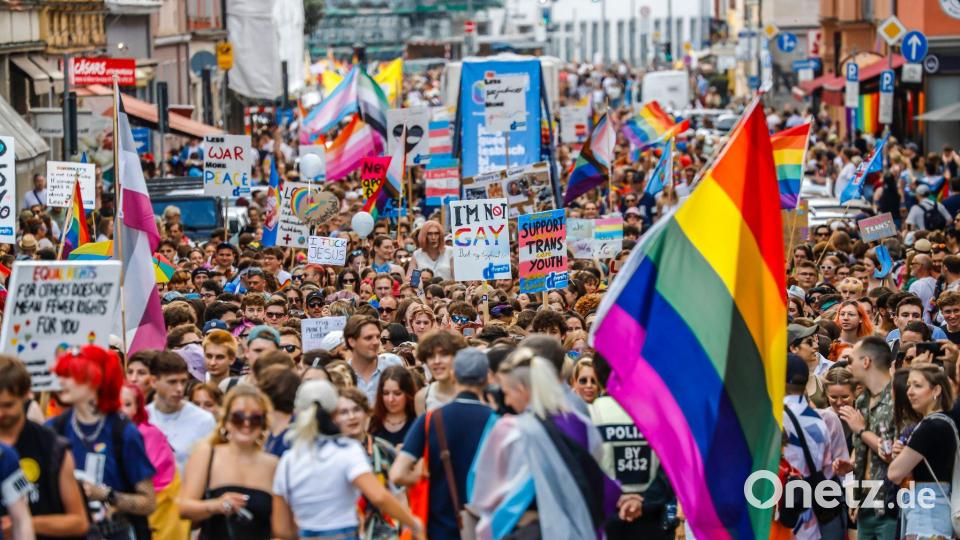 Rund 300.000 Menschen feierten zuletzt in München den Christopher Street Day. (Archivbild) Bild: Uwe Lein/dpa