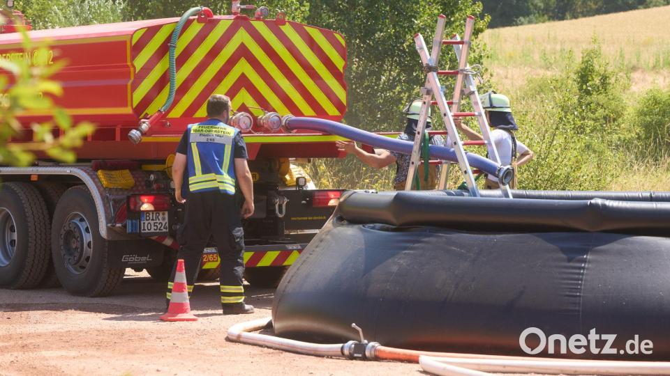 Die Feuerwehr ist mit einem großen Aufgebot bei dem Waldbrand in Rheinland-Pfalz im Einsatz. Bild: Thomas Frey/dpa