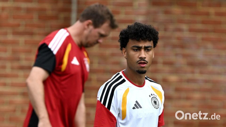 Gute Nachricht für den Bundestrainer (l): Nathaniel Brown ist beim Abschlusstraining dabei. Bild: Federico Gambarini/dpa