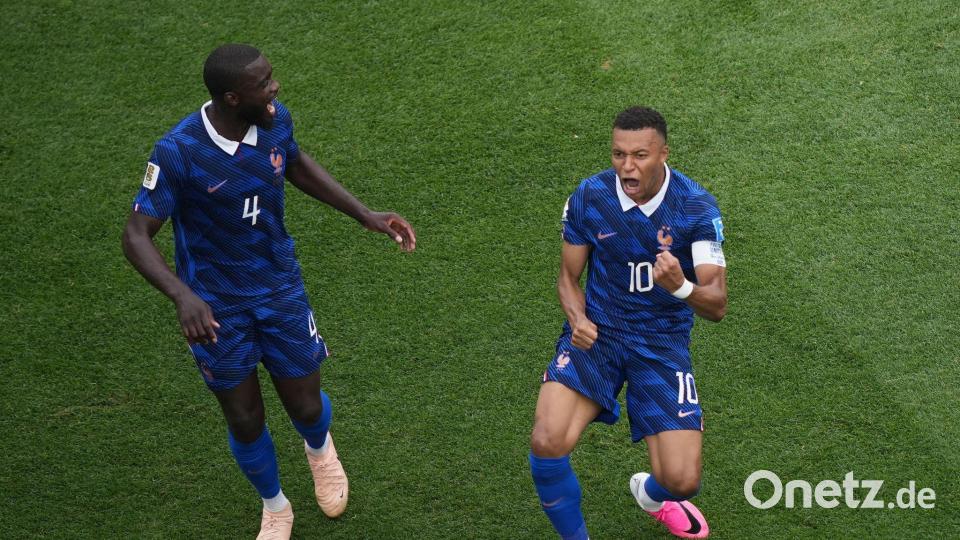 Jubeln Mbappé (r) und Frankreich auch im Finale? (Archivbild) Bild: Matt Rourke/AP/dpa