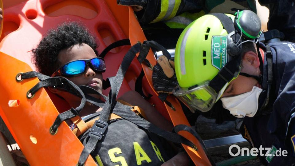 Der elfjährige Moisés Calzadilla wurde drei Tage nach dem Beben im Bundesstaat La Guaira lebend geborgen. Bild: Fernando Vergara/AP/dpa