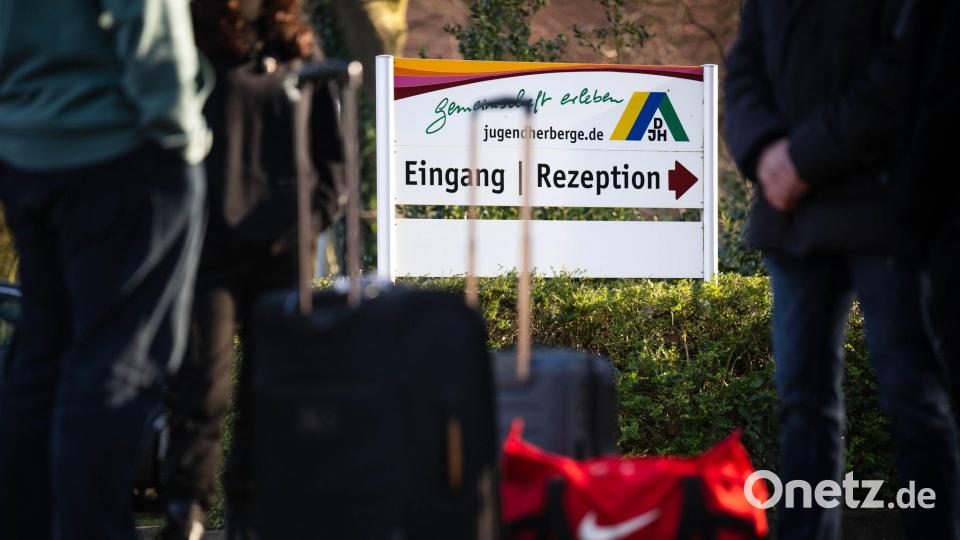 Viele erinnern sich noch nach Jahren an die Fahrten mit der Schule. (Symbolbild) Bild: Sina Schuldt/dpa