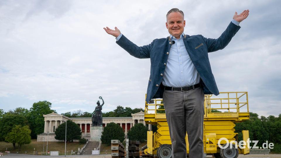 Erleichtert, dass es planmäßig losgehen kann: Wiesnchef Christian Scharpf (SPD). Bild: Peter Kneffel/dpa