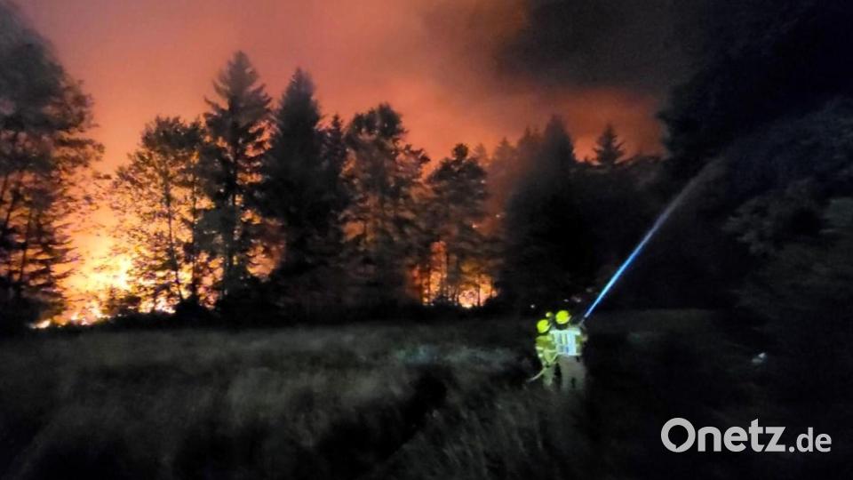 Hunderte Feuerwehrleute waren im Einsatz. Bild: Wolfgang Gasser/Kreisfeuerwehrverband Traunstein/dpa