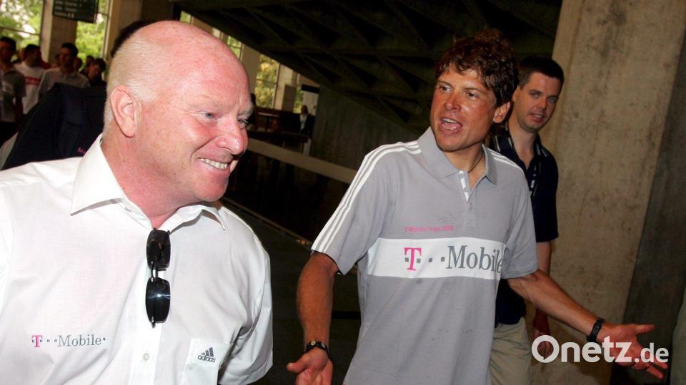 Jan Ullrich (M.) wurde kurz vor dem Start der Tour de France 2006 ausgeschlossen. (Archivbild) Bild: picture alliance / dpa