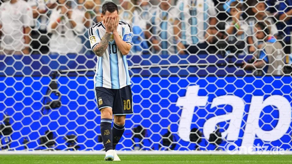 Auch die Großen erwischt es: Lionel Messi verschoss gegen Österreich. (Archivbild) Bild: Julio Cortez/AP/dpa