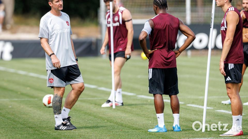 Miroslav Klose (l) hat „große Lust“ auf die neue Saison. Bild: Daniel Karmann/dpa