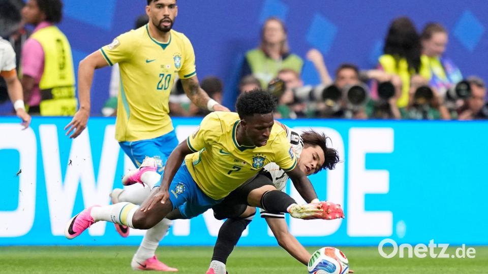 Brasilien mit Real Madrids Vinícius Júnior hatte mit Japan große Mühe. Bild: Ashley Landis/AP/dpa